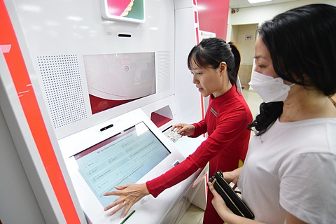 Ngân hàng "dựng hàng rào" ngăn tội phạm mạng - Ảnh 1. Trước thực trạng lừa đảo trực tuyến bùng phát với hàng loạt chiêu thức, thủ đoạn mới, cơ quan quản lý, các ngân hàng đã triển khai nhiều giải pháp để ngăn tội phạm - Ảnh: QUANG ĐỊNH