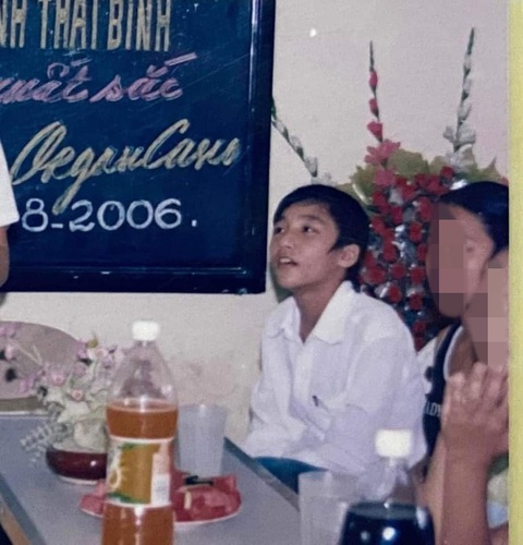 Loạt ảnh chứng minh Sơn Tùng M-TP, MONO 'chất lừ' từ tấm bé - Ảnh 3. Netizen ngưỡng mộ nét điển trai như "từ trong trứng nước" mà Sơn Tùng sở hữu