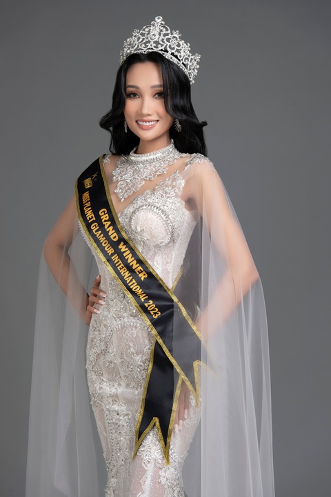 Chân dung Tân hoa hậu Vietnam King and Queen International 2023 - Huỳnh Thi - Ảnh 4. Dâng vóc chuẩn của Huỳnh Thi