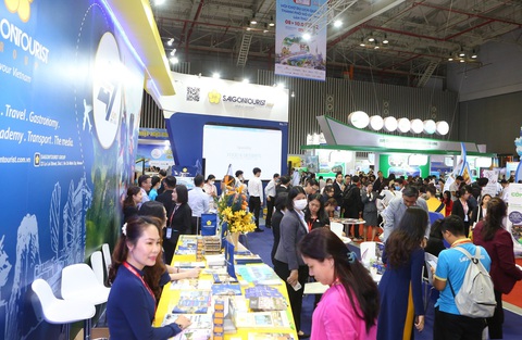 Saigontourist Group ưu đãi đến 30 triệu đồng tại Hội chợ ITE HCMC - Ảnh 2. Khách tham quan giao dịch tại gian hàng Saigontourist Group - Hội chợ ITE HCMC 2022
