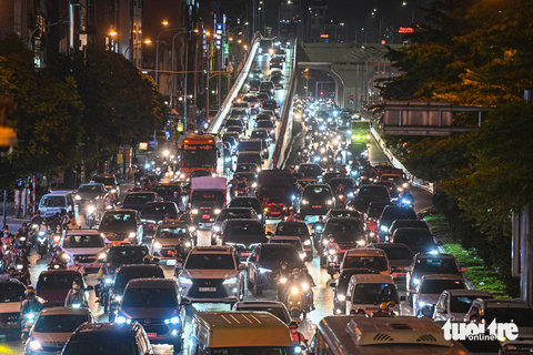'Có xe ô tô mà cứ như không' - Ảnh 1. Sự đông đúc thường xuyên trên các con đường khiến nhiều người ngại sử dụng ô tô - Ảnh: HỒNG QUANG