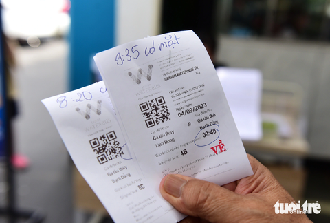 Buýt sông đắt khách, nhiều người ra về vì không mua được vé - Ảnh 4. Có khách phải mua vé sang tận ngày 4-9 để có thể trải nghiệm buýt sông