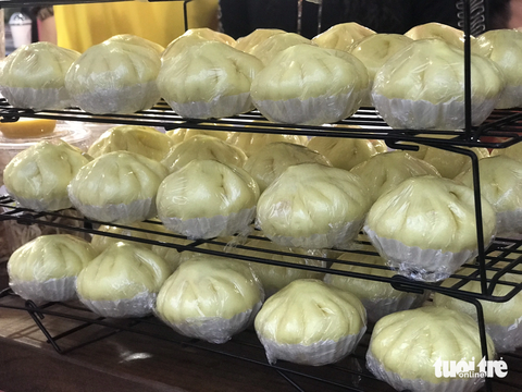 Khách đổ về phố ẩm thực xoài Cao Lãnh dịp 2-9 - Ảnh 3. Bánh bao xoài