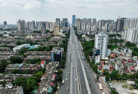 Hà Nội ngày 2-9: khu vui chơi đông nghẹt, cửa ngõ thông thoáng - Ảnh 10. Đường vành đai 3 trên cao cũng trở nên thông thoáng trong dịp nghỉ lễ 2-9 - Ảnh: NGUYỄN KHÁNH