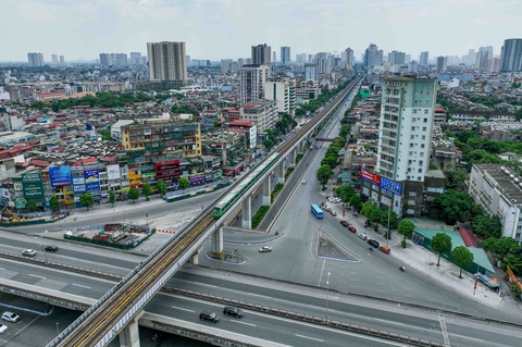 Hà Nội ngày 2-9: khu vui chơi đông nghẹt, cửa ngõ thông thoáng - Ảnh 9. Tại khu vực nút giao thông Nguyễn Trãi - Khuất Duy Tiến - Nguyễn Xiển, đường thông thoáng và thưa thớt xe cộ - Ảnh: NGUYỄN KHÁNH