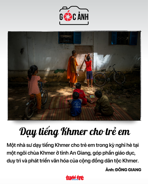 Dạy tiếng Khmer cho trẻ em - Ảnh: ĐÔNG GIANG Dạy tiếng Khmer cho trẻ em - Ảnh: ĐÔNG GIANG
