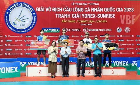 Nguyễn Tiến Minh vô địch quốc gia ở tuổi 40 - Ảnh 1. Tiến Minh (hàng sau, thứ hai từ trái qua) vô địch quốc gia năm 2023 - Ảnh: VBF