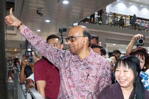 Cựu phó thủ tướng Singapore Tharman Shanmugaratnam trở thành tân tổng thống - Ảnh 1. Tổng thống đắc cử Singapore Tharman Shanmugaratnam - Ảnh: REUTERS