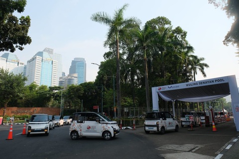 Khám phá chiếc xe điện Indonesia sẽ dùng để phục vụ Hội nghị cấp cao ASEAN 2023 - Ảnh 6. Wuling Air EV được xem là phiên bản cao cấp hơn của HongGuang MiniEV đã có mặt ở Việt Nam. Bản Long Range sử dụng động cơ điện 50 kW (68 mã lực) kết hợp với pin LFP, giúp xe đạt tốc độ tối đa 100km/h. Xe có tính năng sạc nhanh, chỉ mất 45 phút để sạc từ 30% đến 80%, phạm vi hoạt động 300km khi đầy pin - Ảnh: Wuling