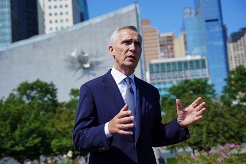 Tổng thư ký NATO: Ukraine hiện đang cần các hệ thống phòng không - Ảnh 1. Tổng thư ký NATO Jens Stoltenberg tại cuộc họp của Đại hội đồng Liên Hiệp Quốc ở thành phố New York, Mỹ hôm 19-9 - Ảnh: REUTERS