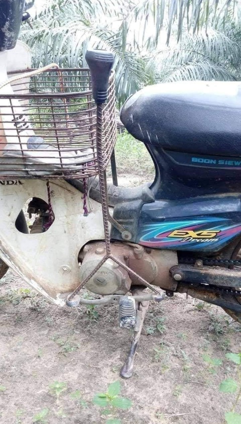 Ảnh vui 20-9: Trưởng đoàn rước dâu nhanh chân nhanh tay quá! - Ảnh 3. Cũng có cần số như "ai kia"