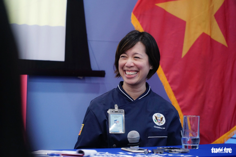 Masterchef Christine Hà yêu nước mắm và học nấu ăn qua ký ức về mẹ - Ảnh 2. Christine Hà luôn lạc quan và giữ nụ cười thường trực trên môi - Ảnh: NGUYỄN HIỀN