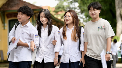 Trẻ vào tuổi 'nổi loạn', cha mẹ làm gì? - Ảnh 1. Tâm lý trẻ ở độ tuổi dậy thì rất nhạy cảm, cần được cha mẹ đồng hành -Ảnh: NAM TRẦN