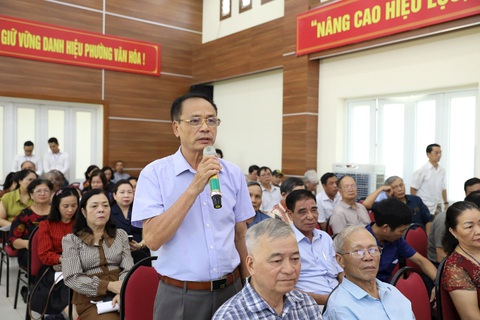 Giám đốc Công an Hà Nội: Có nhiều chỉ đạo về phòng cháy, chứ 'không phải mất bò mới lo làm chuồng' - Ảnh 1. Cử tri quận Tây Hồ nêu kiến nghị với các đại biểu Quốc hội - Ảnh: Đoàn đại biểu Quốc hội TP Hà Nội