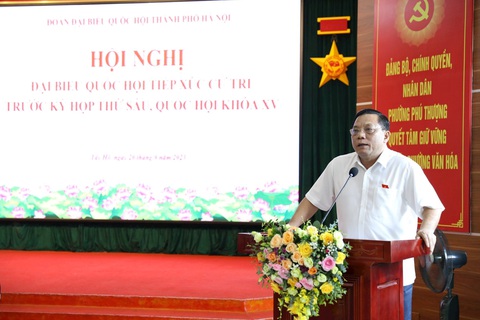 Giám đốc Công an Hà Nội: Có nhiều chỉ đạo về phòng cháy, chứ 'không phải mất bò mới lo làm chuồng' - Ảnh 2. Trung tướng Nguyễn Hải Trung, giám đốc Công an TP Hà Nội, trả lời kiến nghị cử tri - Ảnh: Đoàn đại biểu Quốc hội TP Hà Nội