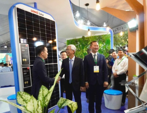Gian hàng TTC Energy đã vinh hạnh được đón tiếp Phó Chủ tịch UBND TP.HCM ông Võ Văn Hoan đến thăm quan. Ảnh: Đ.H Gian hàng TTC Energy đã vinh hạnh được đón tiếp Phó chủ tịch UBND TP.HCM Võ Văn Hoan đến tham quan - Ảnh: Đ.H.