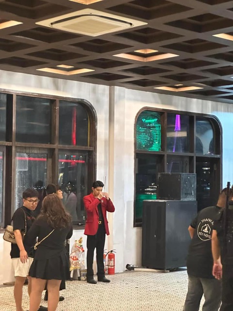 Noo Phước Thịnh ‘xéo sắc’ với khán giả chụp lén mình - Ảnh 1. Ảnh khán giả chụp lén Noo Phước Thịnh từ xa