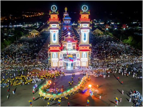 Tây Ninh tấp nập với Hội Yến Diêu trì cung và lễ hội Trung thu - Ảnh 2. Múa tứ linh trong Hội Yến Diêu trì cung - Ảnh: Dương Vĩnh Tuyên