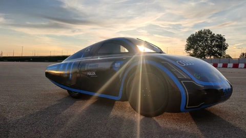 Xe điện chạy 2.600 km một lần sạc, lập kỷ lục thế giới mới - Ảnh 1. Chiếc xe điện vừa phá sâu kỷ lục thế giới về tầm vận hành có trọng lượng chỉ 170kg khi không có người điều khiển và được tối ưu khí động học nhất có thể - Ảnh: Drive