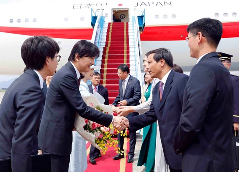 Hoàng thái tử Akishino và công nương Kiko đến sân bay Nội Bài chiều 20-9, bắt đầu chuyến thăm chính thức Việt Nam - Ảnh: TTXVN Hoàng thái tử Akishino và Công nương Kiko đến sân bay Nội Bài chiều 20-9, bắt đầu chuyến thăm chính thức Việt Nam - Ảnh: TTXVN
