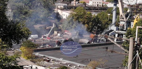 Một tàu Nga bị hư hại sau cuộc tấn công bằng tên lửa của Ukraine vào Sevastopol, Crimea, ngày 13-9 - Ảnh: REUTERS Một tàu Nga bị hư hại sau cuộc tấn công bằng tên lửa của Ukraine vào Sevastopol, Crimea, ngày 13-9 - Ảnh: REUTERS
