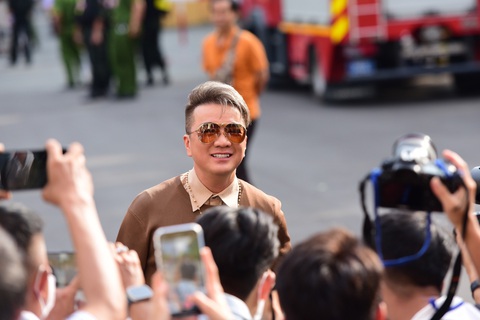 Ca sĩ Vy Oanh, Đàm Vĩnh Hưng tới tòa - Ảnh 2. Ông Huỳnh Minh Hưng (Đàm Vĩnh Hưng) đến tòa - Ảnh: DUYÊN PHAN