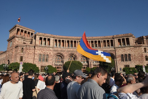 Người dân Armenia biểu tình hôm 19-9, yêu cầu chính phủ nước này can thiệp vào tình hình chiến sự tại vùng ly khai Nagorno-Karabakh của Azerbaijan - Ảnh: AFP Người dân Armenia biểu tình hôm 19-9, yêu cầu chính phủ nước này can thiệp vào tình hình chiến sự tại vùng ly khai Nagorno-Karabakh của Azerbaijan - Ảnh: AFP