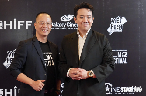 Diễn viên, nhà sản xuất Trấn Thành và ông Phạm Minh Toàn, chủ tịch VIETFEST - đơn vị tư vấn, phối hợp tổ chức liên hoan phim - Ảnh: HỮU HẠNH Diễn viên, nhà sản xuất Trấn Thành (phải) và ông Phạm Minh Toàn, chủ tịch VIETFEST - đơn vị tư vấn, phối hợp tổ chức liên hoan phim - Ảnh: HỮU HẠNH
