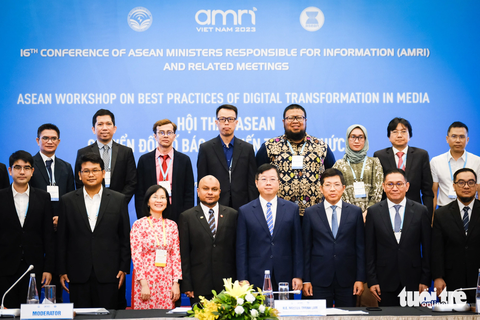 Mạng xã hội 'hút' hết 50% doanh thu báo chí - Ảnh 1. Đại biểu các nước ASEAN tham gia hội thảo chuyển đổi số báo chí ngày 21-9 - Ảnh: TẤN LỰC