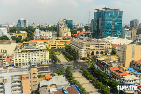 TP.HCM cấm xe vào đường Nguyễn Huệ trong hai buổi tối - Ảnh: QUANG ĐỊNH TP.HCM cấm xe vào đường Nguyễn Huệ trong hai buổi tối - Ảnh: QUANG ĐỊNH