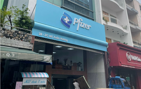 Chuyển hồ sơ cơ sở thẩm mỹ vi phạm tại TP.HCM để tố tụng hình sự - Ảnh 1. Cơ sở thẩm mỹ Pfizer quảng cáo trên mạng xã hội sử dụng logo có dấu hiệu vi phạm nhãn hiệu hàng hóa của tập đoàn đa quốc gia Pfizer Inc - Ảnh: Sở Y tế TP.HCM cung cấp