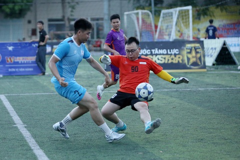 Chiều 21-9, các đội ra sân tập chuẩn bị cho vòng loại khu vực 3 Giải vô địch bóng đá công nhân toàn quốc 2023 diễn ra tại sân bóng Trường Đại học Vinh, Nghệ An - Ảnh: HOÀNG TÙNG Chiều 21-9, các đội ra sân tập chuẩn bị cho vòng loại khu vực 3 Giải vô địch bóng đá công nhân toàn quốc 2023 diễn ra tại sân bóng Trường đại học Vinh, Nghệ An - Ảnh: HOÀNG TÙNG