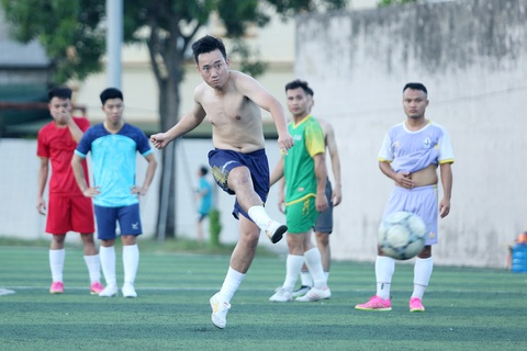 Các đội tham dự giải tích cực tập luyện vào chiều 21-9 - Ảnh: HOÀNG TÙNG Các đội tham dự giải tích cực tập luyện vào chiều 21-9 - Ảnh: HOÀNG TÙNG