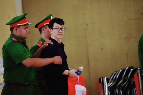 VKS nói TS Đặng Anh Quân phản biện xã hội mà 'quên' phản biện bà Phương Hằng - Ảnh 1. Ông Đặng Anh Quân tại tòa - Ảnh: DUYÊN PHAN