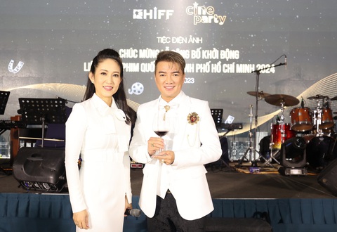 Bà Nguyễn Thị Thanh Thúy và ca sĩ Đàm Vĩnh Hưng tại bữa tiệc Cine Party sau họp báo khởi động liên hoan phim - Ảnh: BTC Bà Nguyễn Thị Thanh Thúy và ca sĩ Đàm Vĩnh Hưng tại bữa tiệc Cine Party sau họp báo khởi động liên hoan phim - Ảnh: BTC