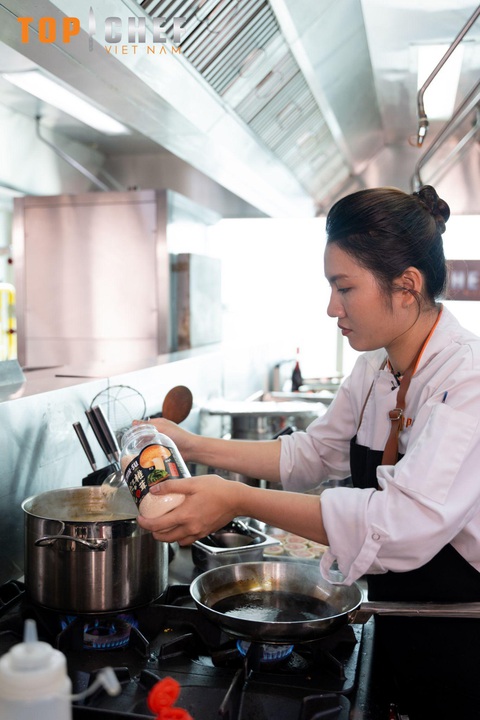 Đinh Sơn Trúc đăng quang Top Chef Việt Nam mùa 3 - Ảnh 5. Chef Vi có biệt tài nấu nước lèo và đam mê theo đuổi ẩm thực thực dưỡng