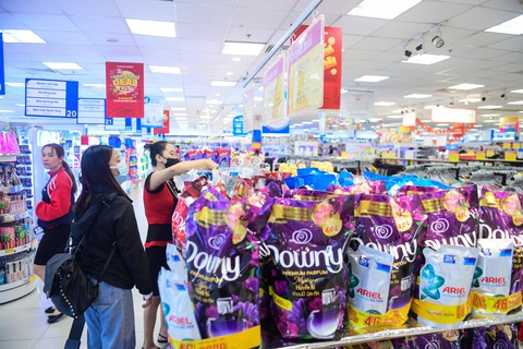 Chương trình giảm giá bột giặt, nước xả vải Co.op Select lên đến 42% áp dụng toàn hệ thống Co.opmart và Co.opXtra từ nay đến 27-9 - Ảnh: QUANG ĐỊNH Chương trình giảm giá bột giặt, nước xả vải Co.op Select lên đến 42% áp dụng toàn hệ thống Co.opmart và Co.opXtra từ nay đến 27-9 - Ảnh: QUANG ĐỊNH