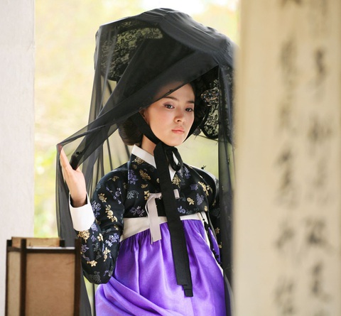 Tạo hình cổ trang hiếm hoi của Song Hye Kyo, nhan sắc thế nào? - Ảnh 5. Tạo hình cổ trang hiếm hoi của Song Hye Kyo, nhan sắc thế nào? - Ảnh 5.