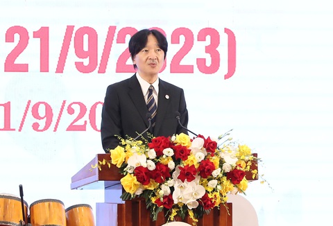 Hoàng thái tử Nhật Bản Akishino: 'Tôi và công nương hết sức vui mừng được trở lại thăm Việt Nam' - Ảnh 2. Hoàng thái tử Akishino bày tỏ mong muốn chuyến thăm lần này sẽ góp phần trong việc thắt chặt hơn nữa sự hiểu biết lẫn nhau và sự gắn kết hữu nghị giữa nhân dân hai nước Việt Nam và Nhật Bản - Ảnh: QUANG PHÚC