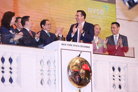 Thủ tướng Phạm Minh Chính rung chuông khai mạc phiên giao dịch Sàn Chứng khoán New York (NYSE) - Ảnh: TTXVN Thủ tướng Phạm Minh Chính rung chuông khai mạc phiên giao dịch Sàn chứng khoán New York (NYSE) - Ảnh: TTXVN