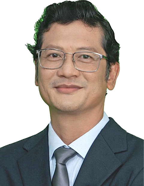 Em ruột mượn tiền chưa trả, nay em sắp đi định cư nước ngoài, đòi thế nào? - Ảnh 1. Luật sư Nguyễn Phong Phú