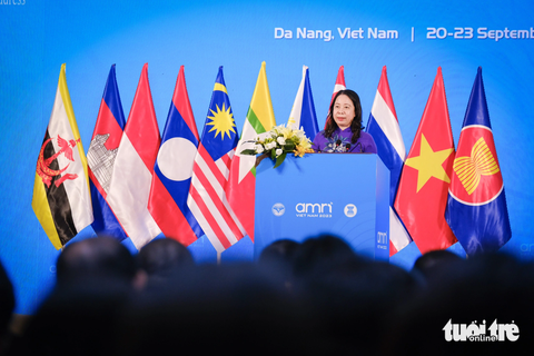 Con người đang sống trong thế giới bị quá tải thông tin - Ảnh 2. Phó chủ tịch nước Võ Thị Ánh Xuân phát biểu tuyên bố khai mạc Hội nghị AMRI 16 - Ảnh: TẤN LỰC