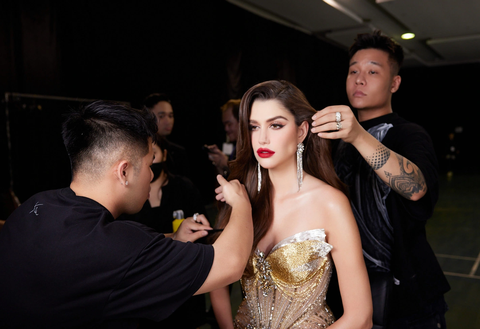 Quân Nguyễn - Pu Lê trang điểm, làm tóc cho Isabella Menin - Miss Grand International 2022 - Ảnh: NVCC Quân Nguyễn - Pu Lê trang điểm, làm tóc cho Isabella Menin - Miss Grand International 2022 - Ảnh: NVCC