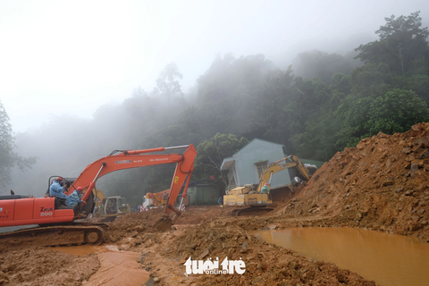 Sạt trượt đất, ngập lụt Đà Lạt: ngoài thiên tai có lỗi quản lý - Ảnh 2. Mưa cực đoan và nhiều yếu tố khác khiến đèo Bảo Lộc sạt lở làm chết 4 người vào cuối tháng 7-2023 - Ảnh: M.V.