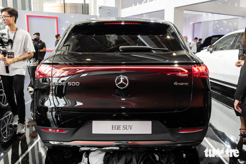 Mercedes-Benz EQE SUV ra mắt: Giá gần 4 tỉ, có thể chạy Hà Nội - Quảng Bình khi sạc đầy - Ảnh 3. Mercedes-Benz EQE SUV ra mắt: Giá gần 4 tỉ, có thể chạy Hà Nội - Quảng Bình khi sạc đầy - Ảnh 3.