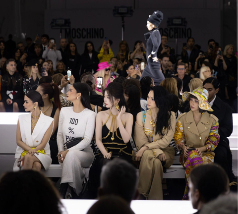 Tin tức giải trí 22-9: Hương Giang, Quỳnh Anh Shyn gây chú ý tại Milan Fashion Week - Ảnh 2. Từ phải qua: Quỳnh Anh Shyn, Hương Giang, Ngu Thư Hân, hoa hậu Pia Wurtzbach - Ảnh: NVCC