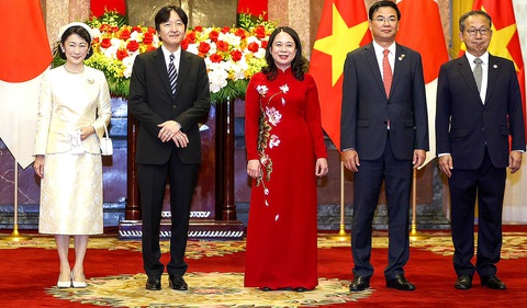 Phó chủ tịch nước Võ Thị Ánh Xuân tiếp Hoàng thái tử Nhật Bản Akishino và công nương Kiko ngày 21-9. Trong ảnh còn có Đại sứ Nhật Bản tại Việt Nam Yamada Takio (bìa phải), đứng cạnh là Đại sứ Việt Nam tại Nhật Bản Phạm Quang Hiệu - Ảnh: NGUYỄN KHÁNH Phó chủ tịch nước Võ Thị Ánh Xuân tiếp Hoàng thái tử Nhật Bản Akishino và công nương Kiko ngày 21-9. Trong ảnh còn có Đại sứ Nhật Bản tại Việt Nam Yamada Takio (bìa phải), đứng cạnh là Đại sứ Việt Nam tại Nhật Bản Phạm Quang Hiệu - Ảnh: NGUYỄN KHÁNH