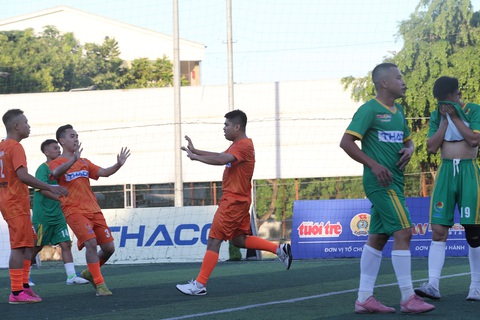 Đội Công đoàn Điện lực Việt Nam có chiến thắng khá nhọc nhằn 4-2 trước đội Công đoàn Thanh Hóa - Ảnh: H.TÙNG Đội Công đoàn Điện lực Việt Nam có chiến thắng khá nhọc nhằn 4-2 trước đội Công đoàn Thanh Hóa - Ảnh: H.TÙNG