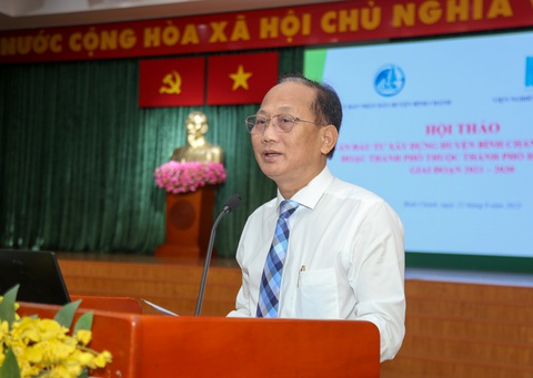 TP Bình Chánh tương lai được định hướng là đô thị phức hợp của vùng - Ảnh 2. Bí thư Huyện ủy huyện Bình Chánh Trần Văn Nam phát biểu tại hội thảo - Ảnh: THẢO LÊ