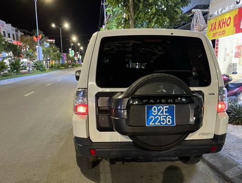 Tài xế lái ô tô biển số xanh tỉnh Quảng Nam vi phạm nồng độ cồn tại Quảng Bình - Ảnh 1. Chiếc xe biển số xanh của Bệnh viện Đa khoa trung ương Quảng Nam bị tạm giữ tại Quảng Bình vì tài xế vi phạm quy định về nồng độ cồn - Ảnh: L.T.